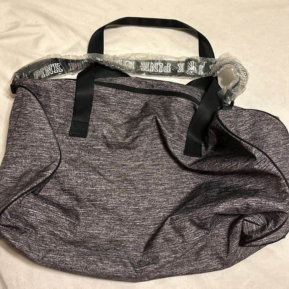 Pink Victoria’s Secret NWOT Duffle bag - Picture 3 of 7